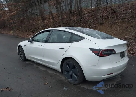 2021 Tesla Model 3 Long Range Dual Motor All-Wheel Drive z USA, uszkodzony, nr VIN 5YJ3E1EB7MF031445